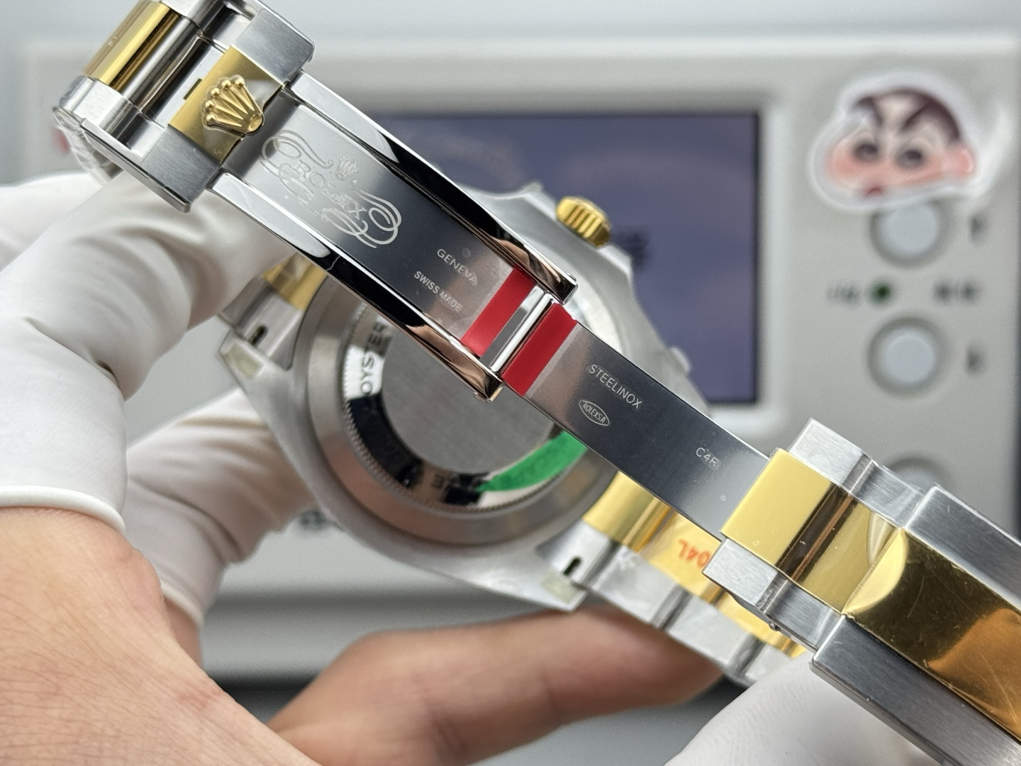 Replica Rolex Sea-Dweller bracelet and clasp finishing with two-tone steel links